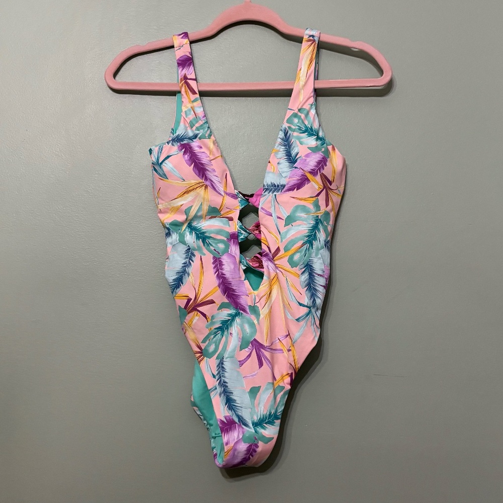 Bar III Copacabana Printed Twist-Front‎ One-Piece Swimsuit Small